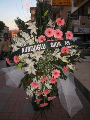 kazablanka,gerbera,sebboy ferforje  Konya İnternetten çiçek siparişi 