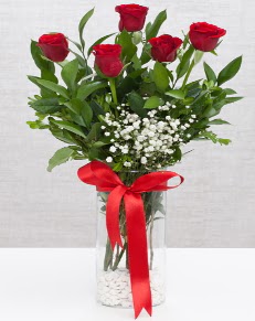 cam vazo içerisinde 5 adet kırmızı gül  Konya hediye çiçek yolla 