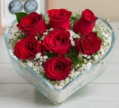 Kalp içerisinde 7 adet kırmızı gül  Konya çiçek online çiçek siparişi 