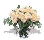 11 adet beyaz gül vazoda  Konya hediye sevgilime hediye çiçek 