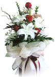  Konya online çiçekçi , çiçek siparişi  4 kirmizi gül , 1 dalda 3 kandilli kazablanka