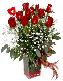  Konya çiçek satışı  9 adet mika yada cam vazoda gül tanzimi kalp çubuk