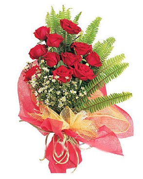  Konya hediye sevgilime hediye çiçek  11 adet kırmızı güllerden buket modeli