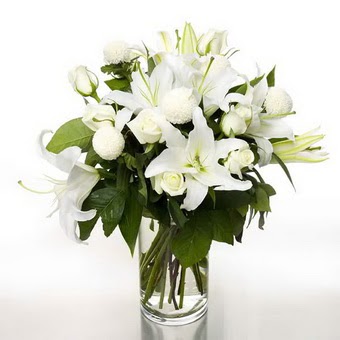  Konya çiçek online çiçek siparişi  1 dal cazablanca 7 adet beyaz gül vazosu