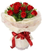 12 adet kırmızı gül buketi  Konya internetten çiçek satışı 