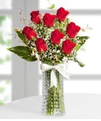 7 Adet vazoda kırmızı gül sevgiliye özel  Konya çiçek gönderme sitemiz güvenlidir 